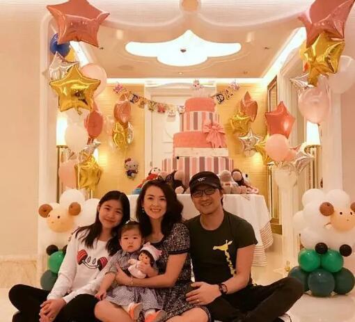 明星小孩游戏图片,萌娃欢乐互动瞬间