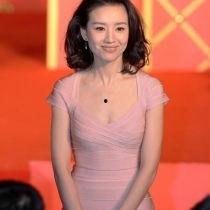 女明星穿,女明星们的穿搭风采